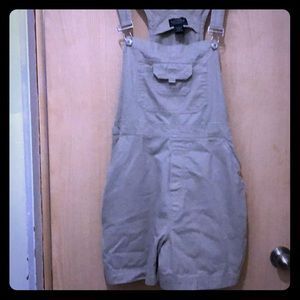 Sonoma size large tan bib shorts